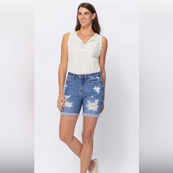 Judy Blue Pants - Judy blue Distressed Bermuda shorts